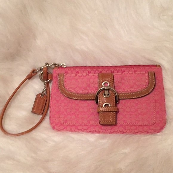 Coach Handbags - Coach wristlet ♥️🍒